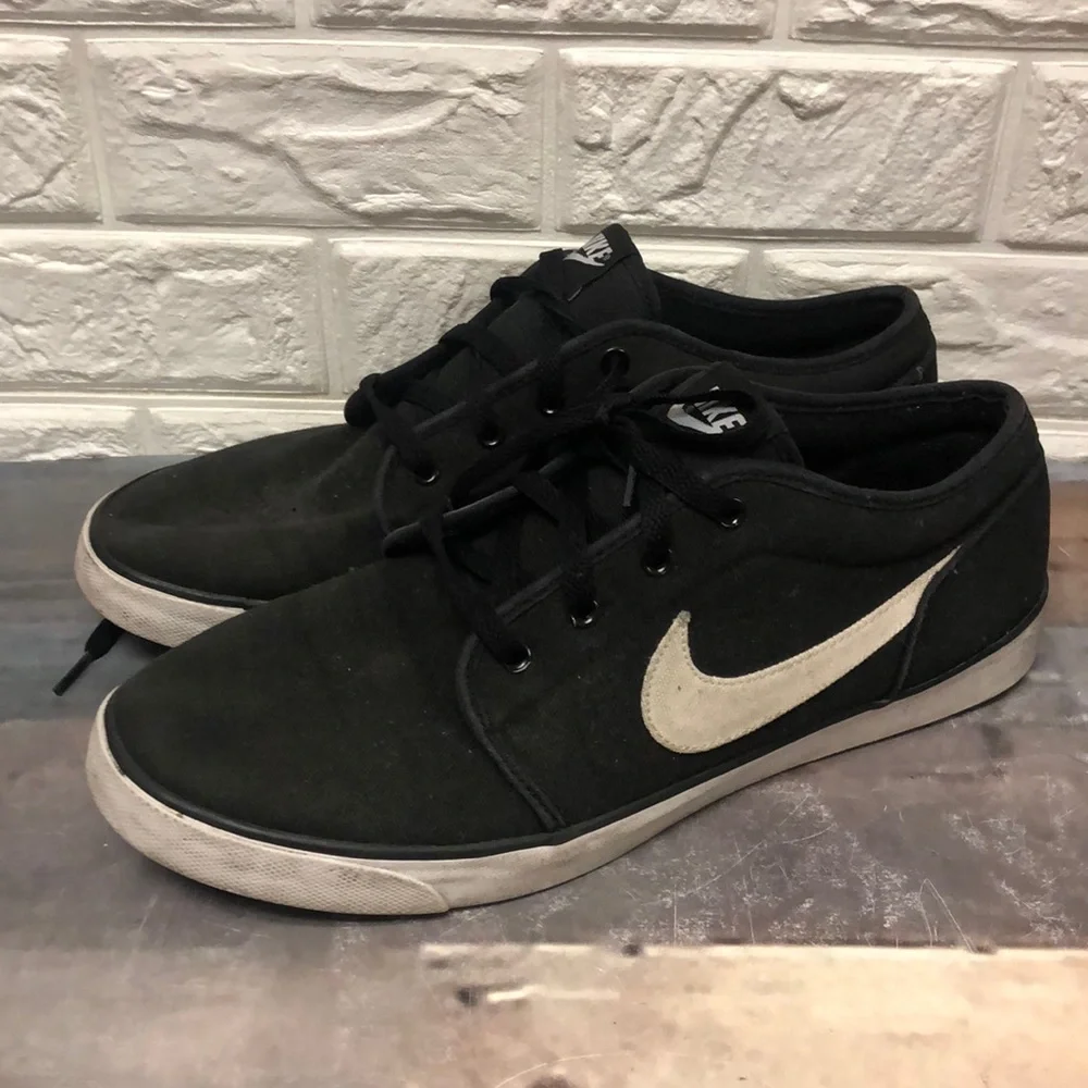 Nike Toki Low Skate Shoes Black White 555272-020 size‎ 13 Men’s